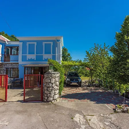 Rustikale Mit 2 Privatparkplaetzen, Grillbereich, Waschmaschine Grižane