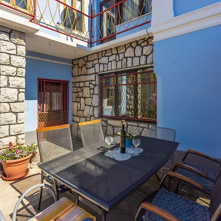 Rustikale Mit 2 Privatparkplaetzen, Grillbereich, Waschmaschine Grižane