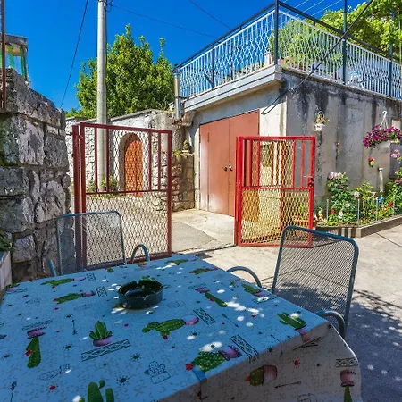 Rustikale Mit 2 Privatparkplaetzen, Grillbereich, Waschmaschine