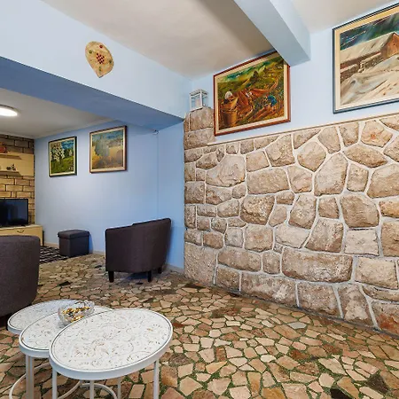 Rustikale Mit 2 Privatparkplaetzen, Grillbereich, Waschmaschine * Grižane