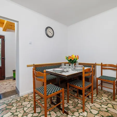Rustikale Mit 2 Privatparkplaetzen, Grillbereich, Waschmaschine