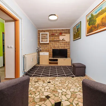 בית נופש Rustikale Mit 2 Privatparkplaetzen, Grillbereich, Waschmaschine Grižane