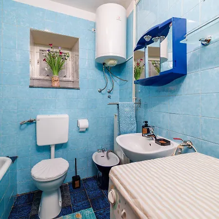 Rustikale Mit 2 Privatparkplaetzen, Grillbereich, Waschmaschine * Grižane