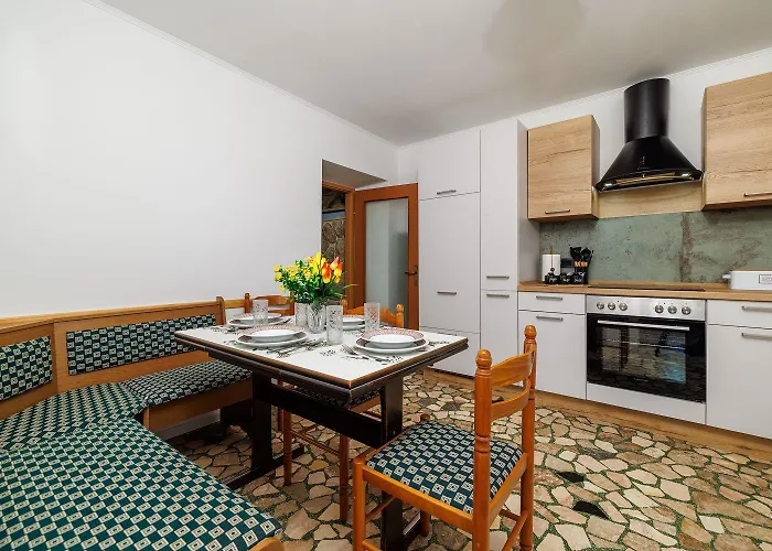 Feriehus Rustikale Mit 2 Privatparkplaetzen, Grillbereich, Waschmaschine