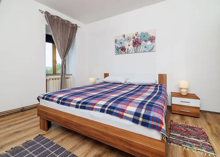 Feriehus Rustikale Mit 2 Privatparkplaetzen, Grillbereich, Waschmaschine Grižane