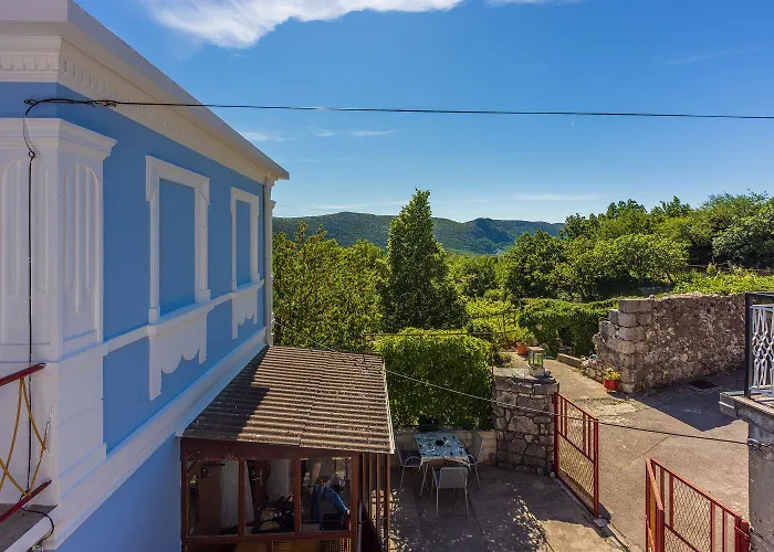 Rustikale Mit 2 Privatparkplaetzen, Grillbereich, Waschmaschine Feriehus Grižane