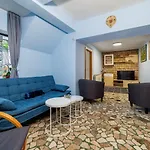 別荘 Rustikale Mit 2 Privatparkplaetzen, Grillbereich, Waschmaschine