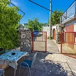 別荘 Rustikale Mit 2 Privatparkplaetzen, Grillbereich, Waschmaschine