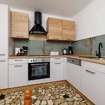 Rustikale Mit 2 Privatparkplaetzen, Grillbereich, Waschmaschine 別荘 *