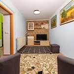 別荘 Rustikale Mit 2 Privatparkplaetzen, Grillbereich, Waschmaschine Grižane