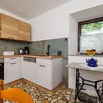 Rustikale Mit 2 Privatparkplaetzen, Grillbereich, Waschmaschine * Grižane