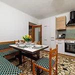 別荘 Rustikale Mit 2 Privatparkplaetzen, Grillbereich, Waschmaschine
