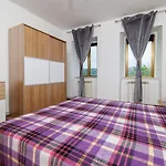 Rustikale Mit 2 Privatparkplaetzen, Grillbereich, Waschmaschine 別荘