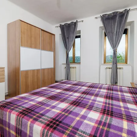 Rustikale Mit 2 Privatparkplaetzen, Grillbereich, Waschmaschine Holiday home