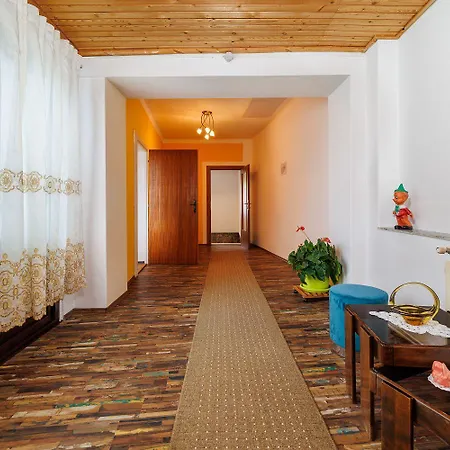 Rustikale Mit 2 Privatparkplaetzen, Grillbereich, Waschmaschine