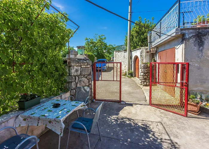 Holiday home Rustikale Mit 2 Privatparkplaetzen, Grillbereich, Waschmaschine