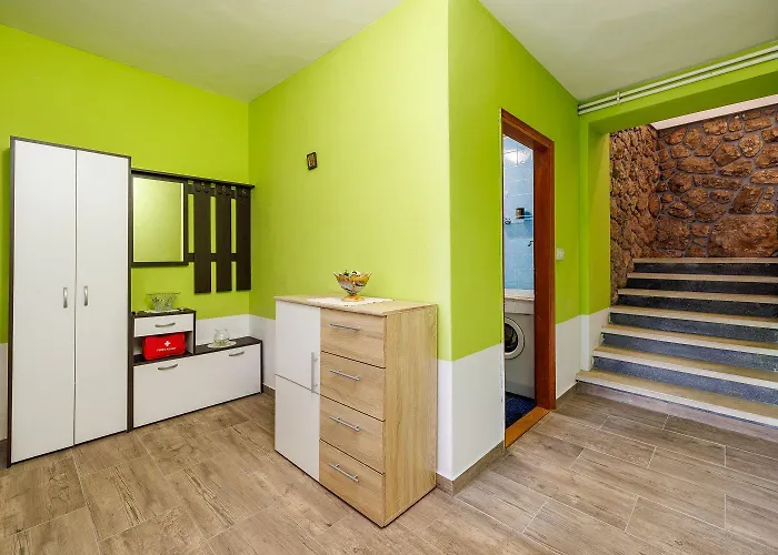 Holiday home Rustikale Mit 2 Privatparkplaetzen, Grillbereich, Waschmaschine Grizane-Belgrad