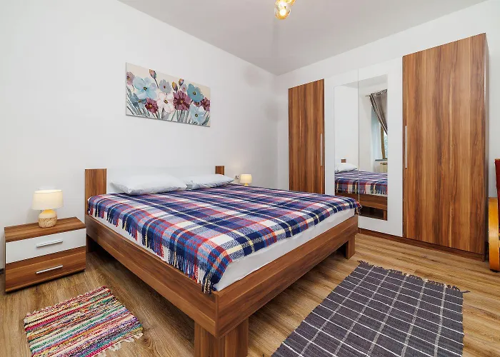 Rustikale Mit 2 Privatparkplaetzen, Grillbereich, Waschmaschine Vakantiehuis